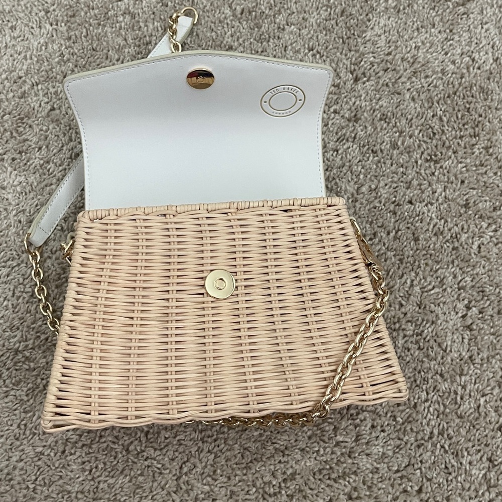 Ted Baker White and Tan Woven Handbag with gold hardware. - Picture 7 of 10